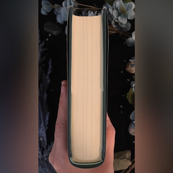 The Fates Divide - Signed First Edition - By Veronica Roth - Hardcover - Picture 6 of 15